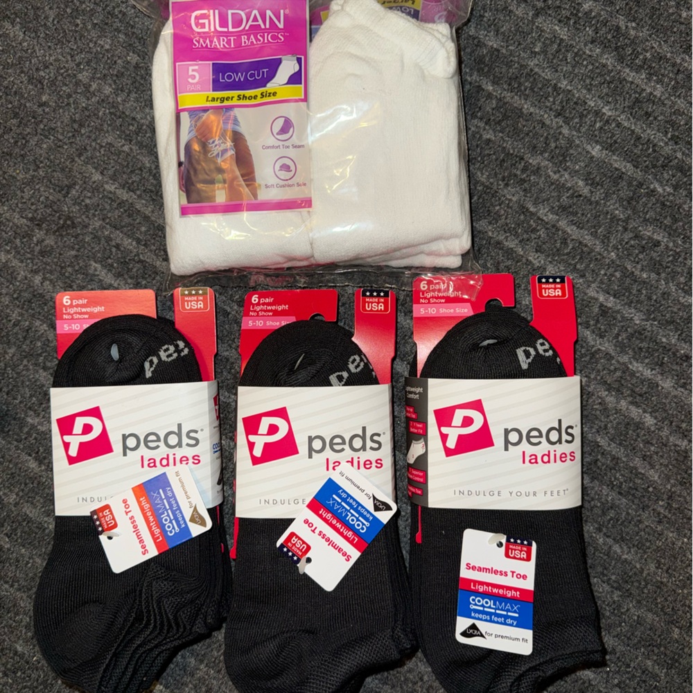 23 PAIRS OF WOMENS NO SHOW LOW CUT LIGHT WEIGHT SOCKS BLACK & WHITE SIZE 4-10